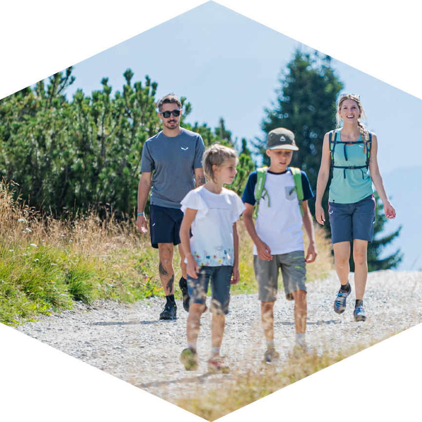 Familienzeit in der Natur – auf Entdeckungsreise durch Wald und Wiese.