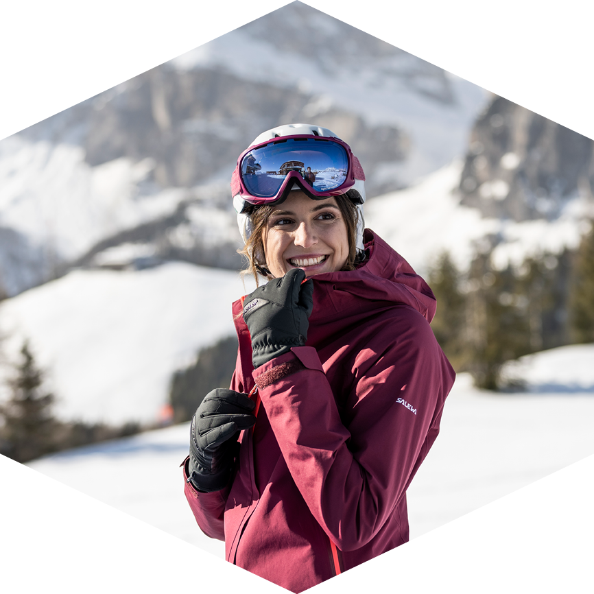 Schneeschuhwandern durch unberührte Winterlandschaften.